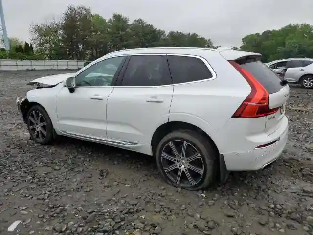 YV4A22RL8J1061208 2018 VOLVO XC60-1