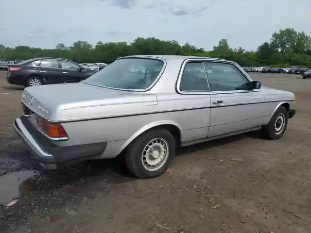 WDBAB53A2CB000735 1982 MERCEDES-BENZ 300-CLASS-2