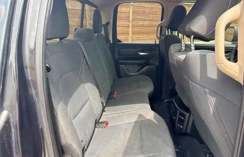 1C6SRFCT8KN585978 2019 RAM 1500-5