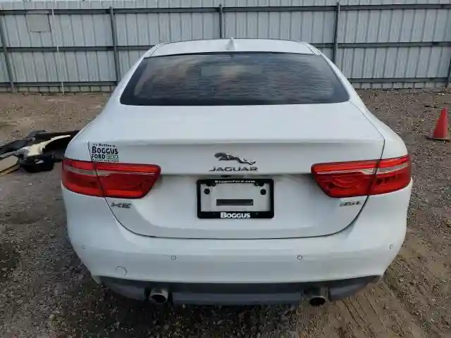 SAJAD4BV2HA976586 2017 JAGUAR XE-5