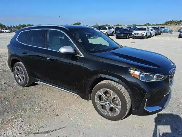 WBX73EF08R5Y90826 2024 BMW X1-3