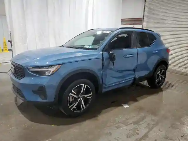 YV4L12UK7R2331125 2024 VOLVO XC40 CORE-0