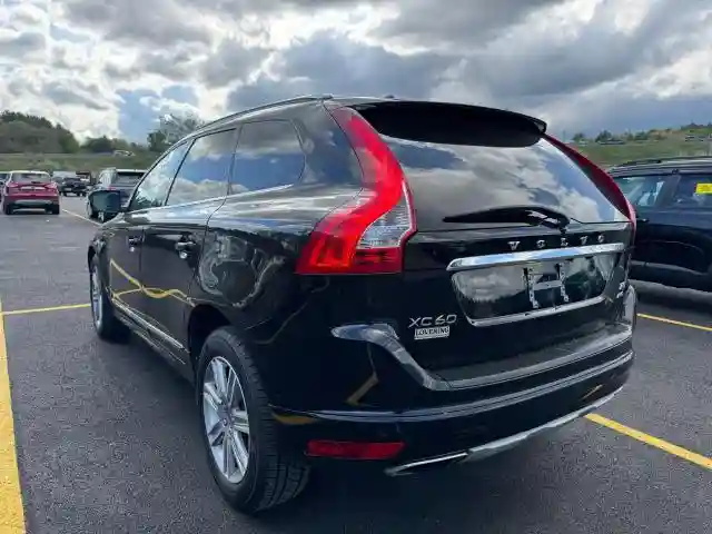 YV440MRU5H2028551 2017 VOLVO XC60-2