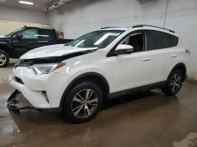 2T3RFREV1JW705319 2018 TOYOTA RAV4-0