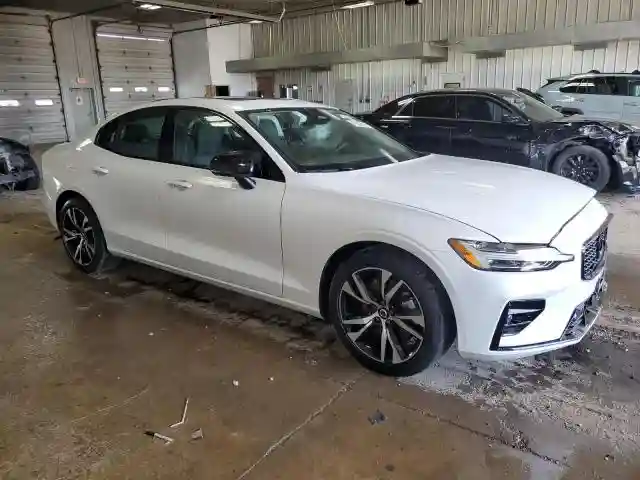 7JRL12FK1RG323347 2024 VOLVO S60 CORE-3