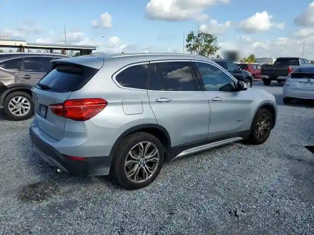 WBXHT3C33H5F83332 2017 BMW X1-2