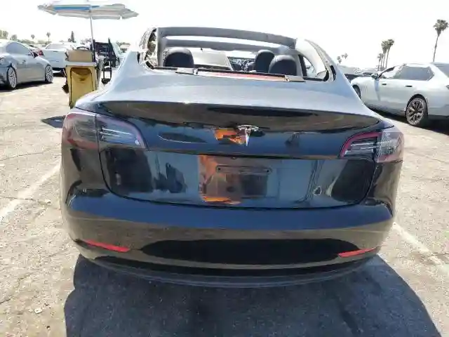 5YJ3E1EA8KF306096 2019 TESLA MODEL 3-5