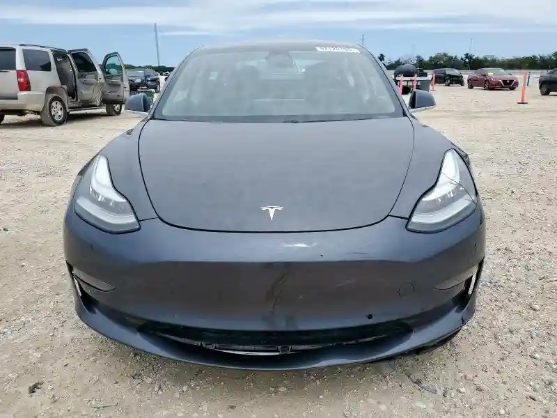 5YJ3E1EA2JF045384 2018 TESLA MODEL 3-4