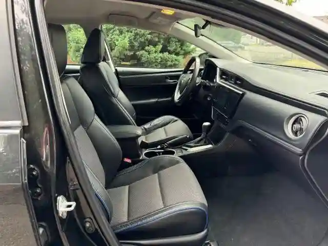 5YFBURHE9JP771050 2018 TOYOTA COROLLA-4