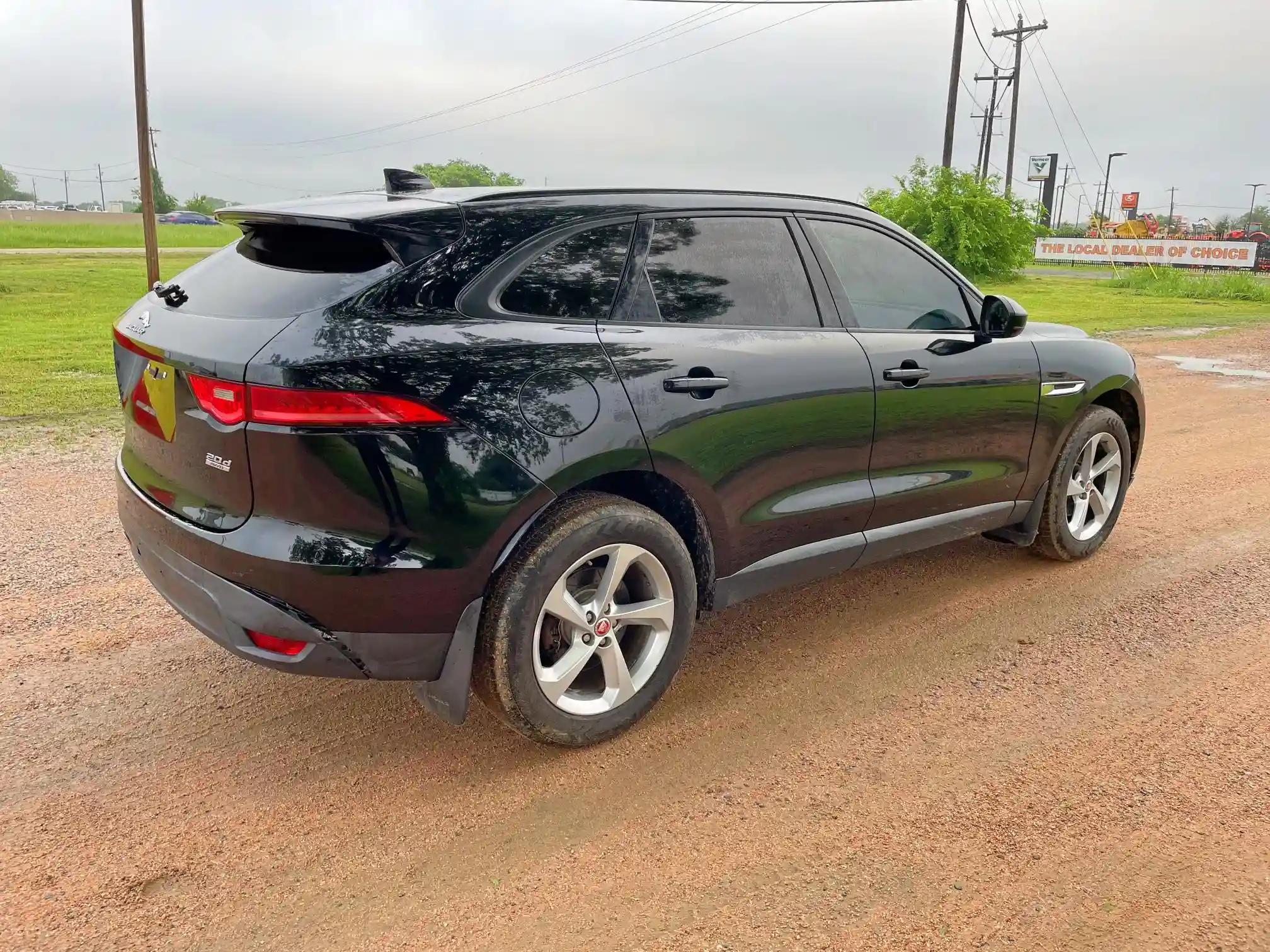 SADCJ2BN9HA096252 2017 JAGUAR F-PACE-3