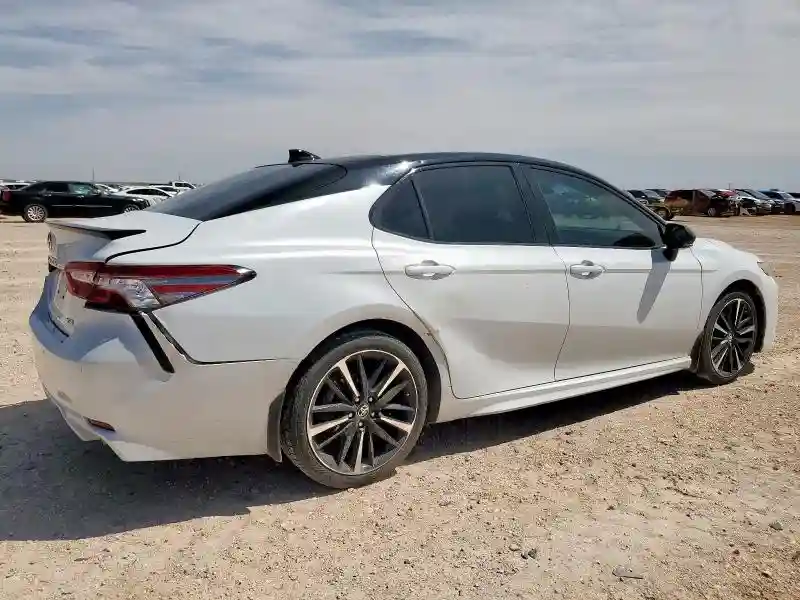 4T1B61HK2JU039097 2018 TOYOTA CAMRY-2