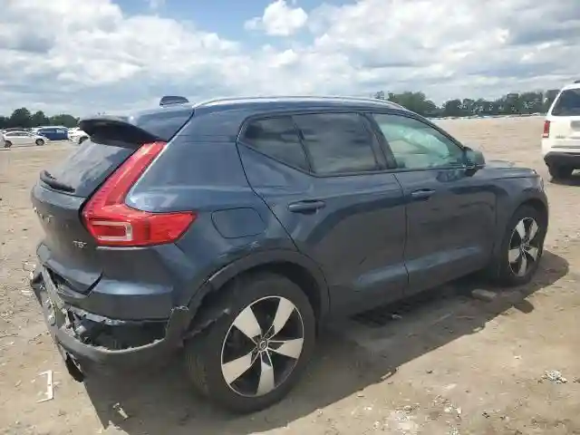 YV4162UK2M2465901 2021 VOLVO XC40-2