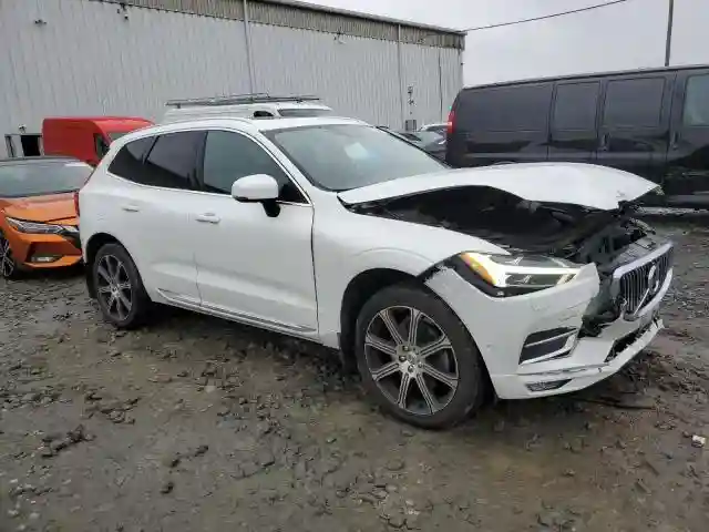 YV4A22RL8J1061208 2018 VOLVO XC60-3