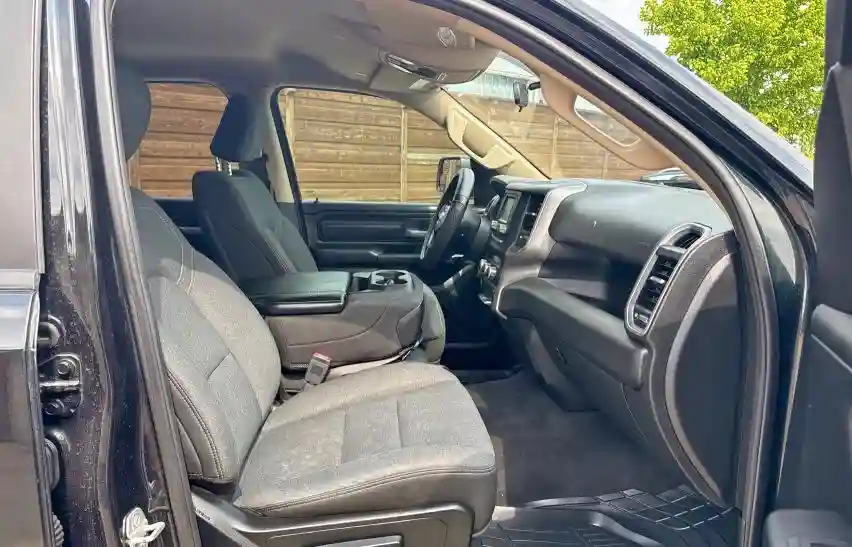 1C6SRFCT8KN585978 2019 RAM 1500-4