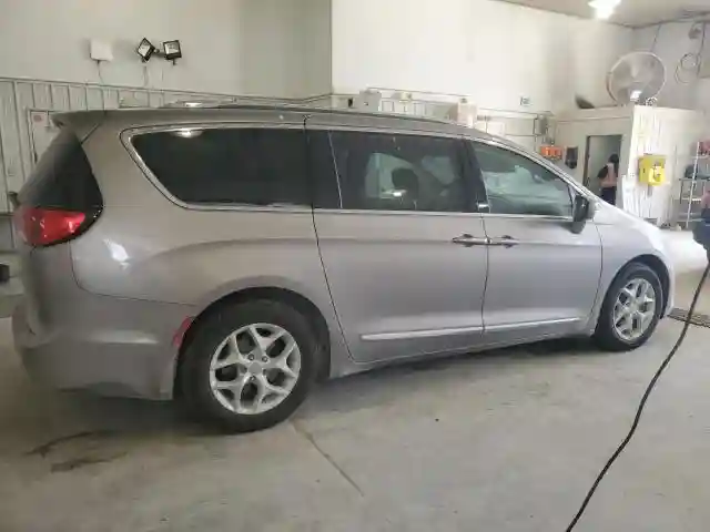 2C4RC1EG4HR637842 2017 CHRYSLER PACIFICA-2