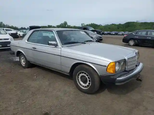 WDBAB53A2CB000735 1982 MERCEDES-BENZ 300-CLASS-3