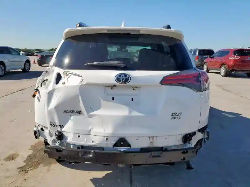2T3RFREV8JW806390 2018 TOYOTA RAV4-5