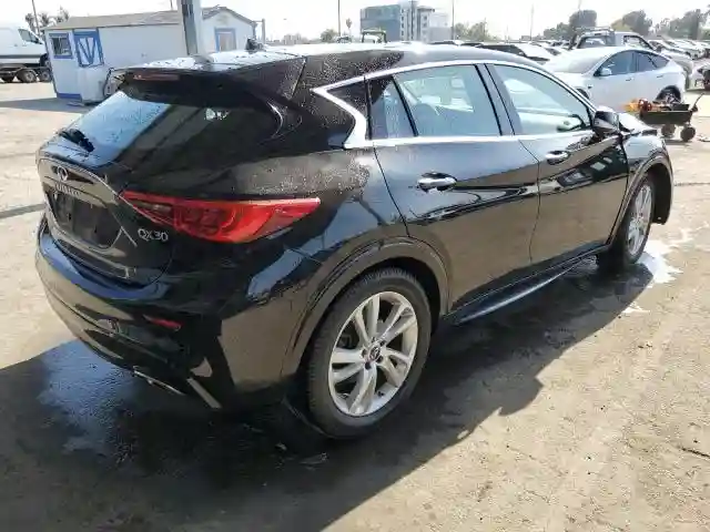 SJKCH5CP1HA033992 2017 INFINITI QX30-2