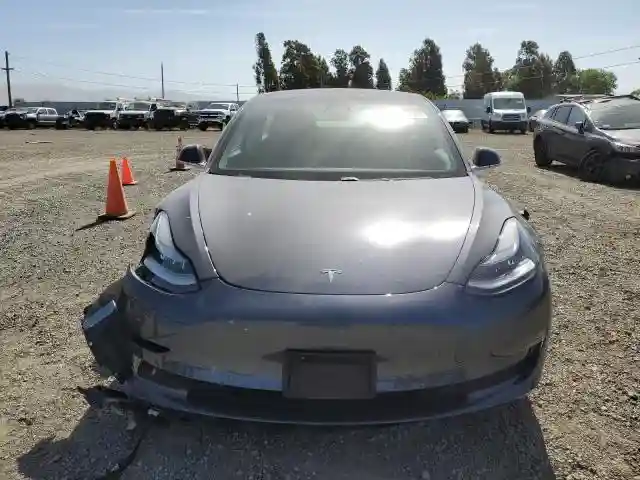5YJ3E1EB0JF113044 2018 TESLA MODEL 3-4