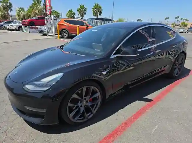 5YJ3E1EB8JF070461 2018 TESLA MODEL 3-1