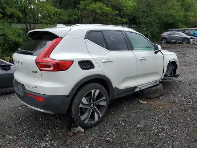 YV4L12UE3S2503506 2025 VOLVO XC40 PLUS-2