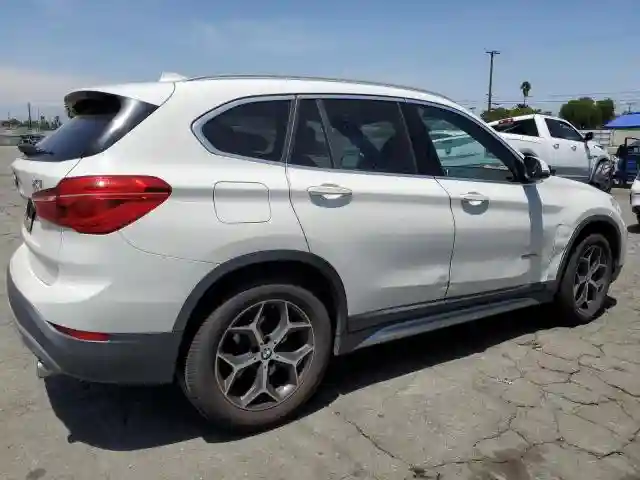 WBXHU7C3XJ5H45693 2018 BMW X1-2