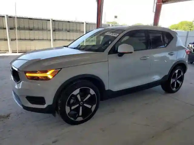 YV4162UK4N2782984 2022 VOLVO XC40-0