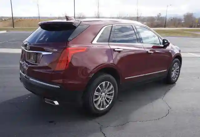 1GYKNCRS7JZ135807 2018 CADILLAC XT5-2