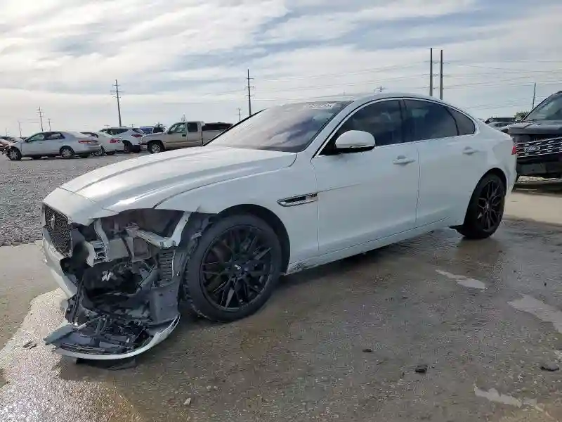 SAJBE4BV4HCY31023 2017 JAGUAR XF-0
