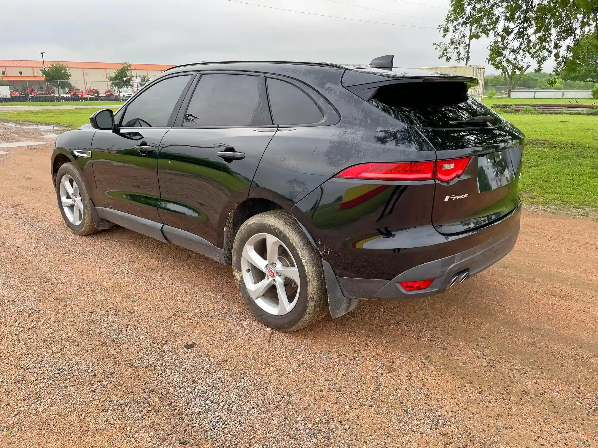 SADCJ2BN9HA096252 2017 JAGUAR F-PACE-2