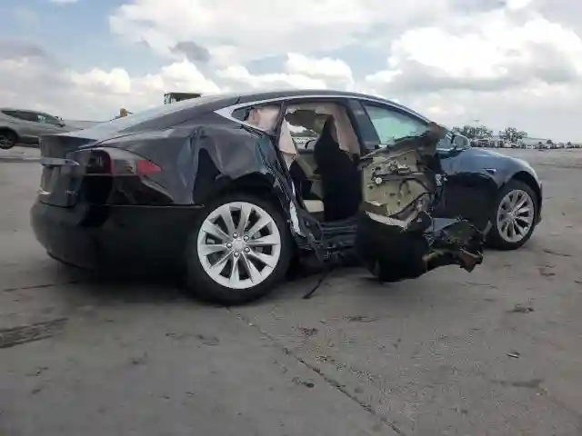 5YJSA1E29JF296905 2018 TESLA MODEL S-2