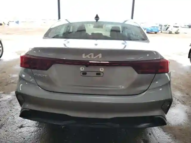 3KPF24AD8RE794862 2024 KIA FORTE-5