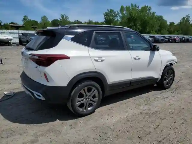KNDEU2AA2M7118948 2021 KIA SELTOS-2