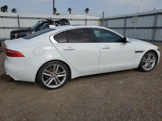 SAJAD4BV2HA976586 2017 JAGUAR XE-2