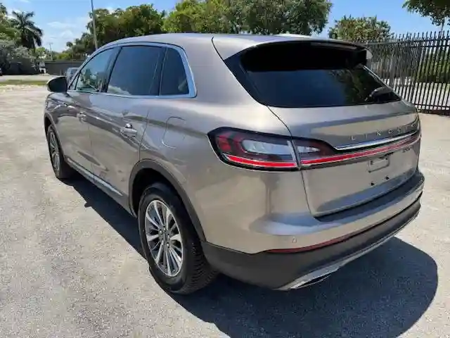 2LMPJ8J93LBL15854 2020 LINCOLN NAUTILUS-1