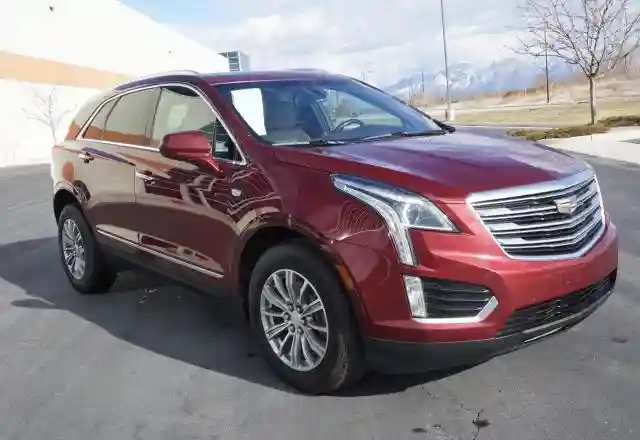 1GYKNCRS7JZ135807 2018 CADILLAC XT5-0