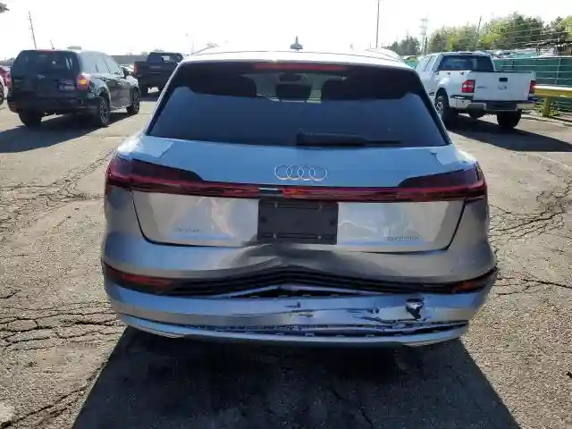 WA1LAAGE1NB026520 2022 AUDI E-TRON-5