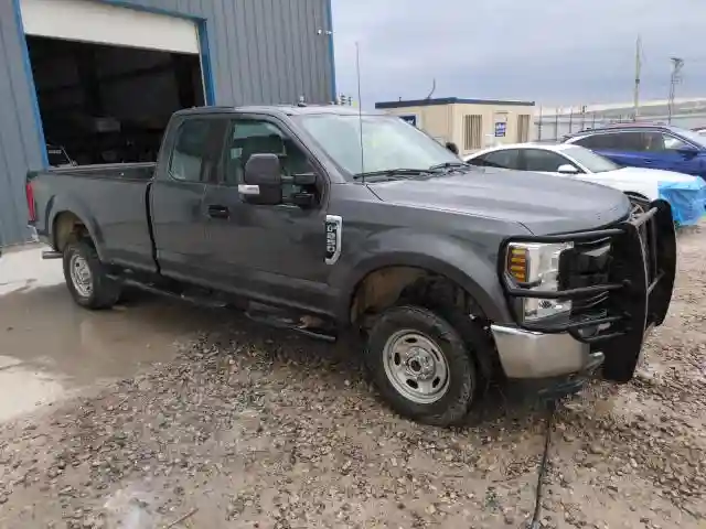 1FT7X2B65JEB31372 2018 FORD F250-3