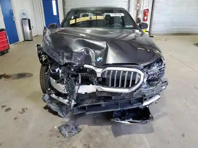 WBA53FJ09RCS71811 2024 BMW 5 SERIES-4