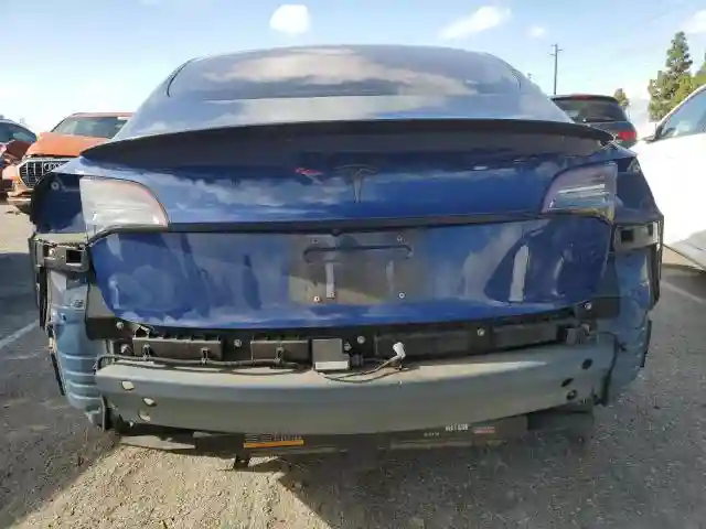 5YJ3E1EA2JF033879 2018 TESLA MODEL 3-5
