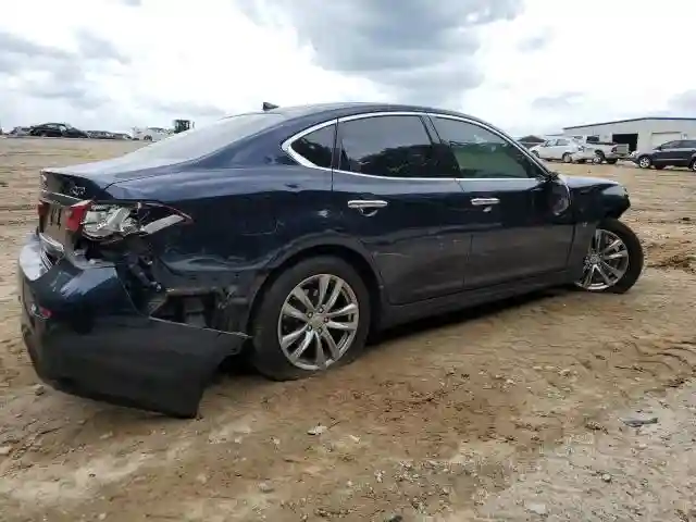 JN1BY1AP9JM180286 2018 INFINITI Q70-2