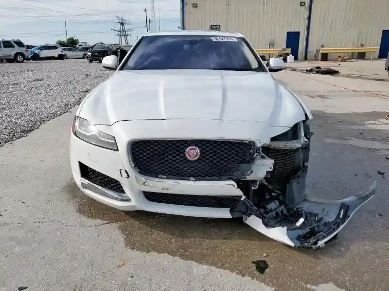 SAJBE4BV4HCY31023 2017 JAGUAR XF-4