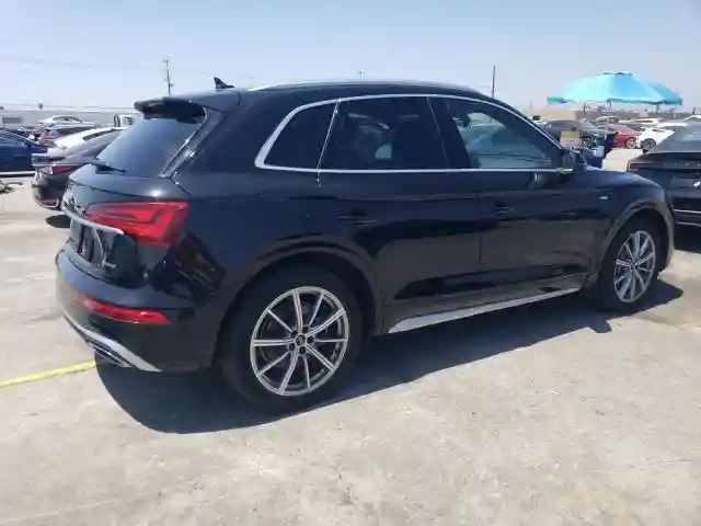 WA1E2AFY2M2061809 2021 AUDI Q5-2
