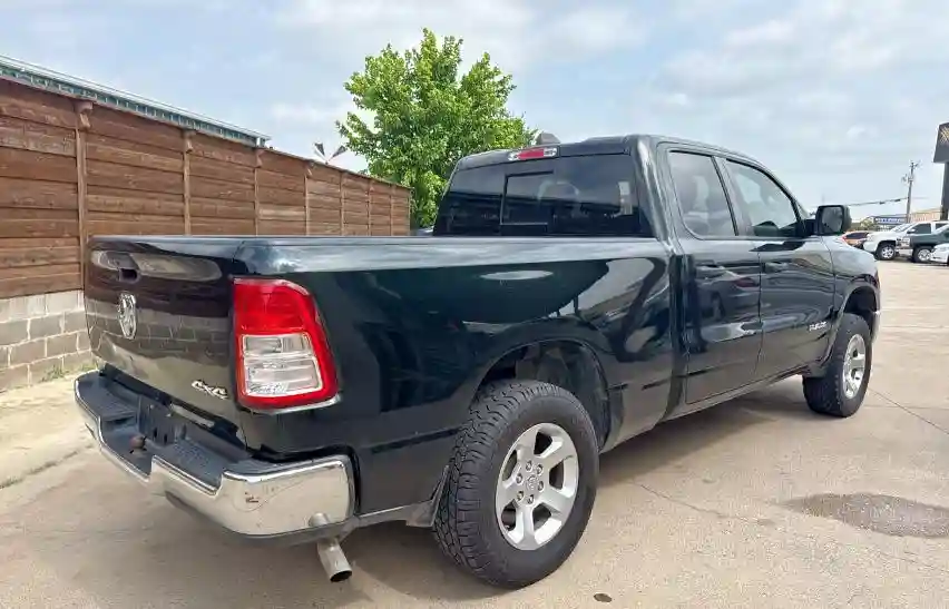 1C6SRFCT8KN585978 2019 RAM 1500-3