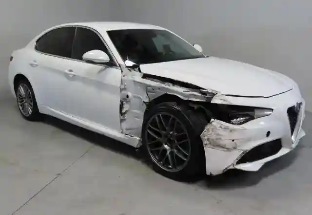 ZARFAECN8J7566756 2018 ALFA ROMEO GIULIA-0