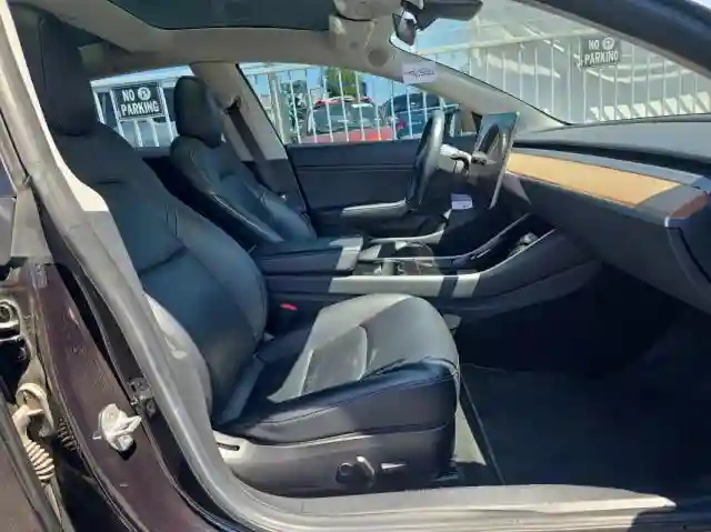 5YJ3E1EB8JF070461 2018 TESLA MODEL 3-4