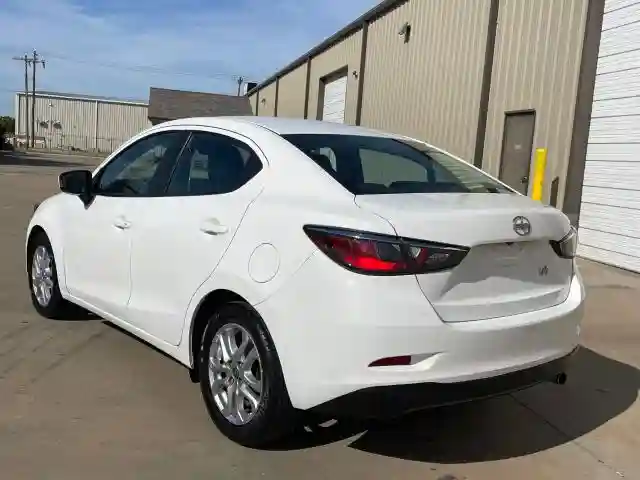 3MYDLBZV1GY131376 2016 TOYOTA SCION-2