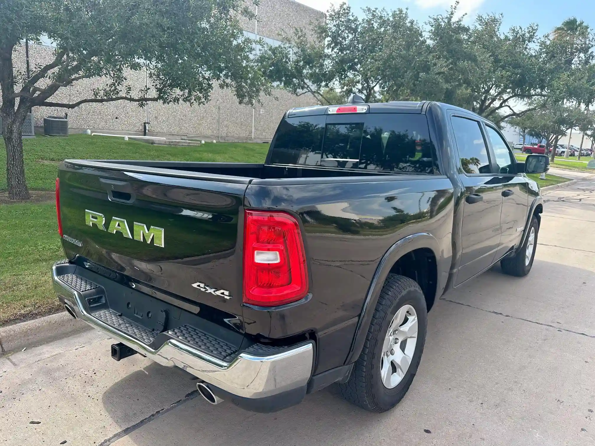 1C6SRFFP3SN562722 2025 RAM 1500-3