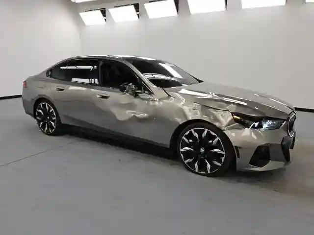 WBA43FJ08RCP88920 2024 BMW 5 SERIES-3
