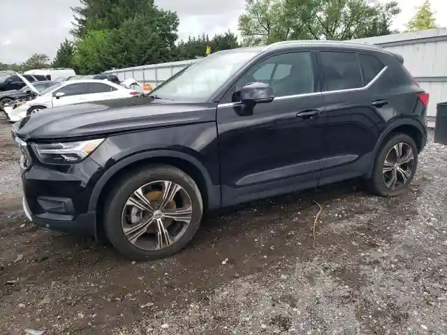 YV4162UL8M2476443 2021 VOLVO XC40-0